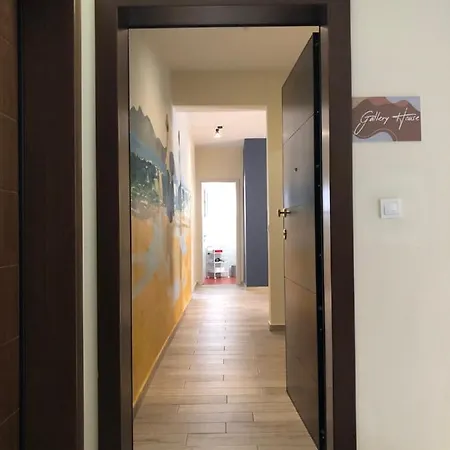 Gallery House In *